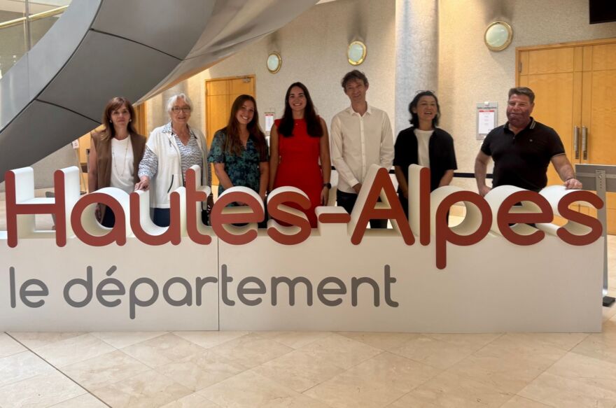 Soins dentaires : trois stagiaires en odontologie accueillis dans les Hautes-Alpes grâce à la bourse du Département Soins dentaires : trois stagiaires en odontologie accueillis dans les Hautes-Alpes grâce à la bourse du Département