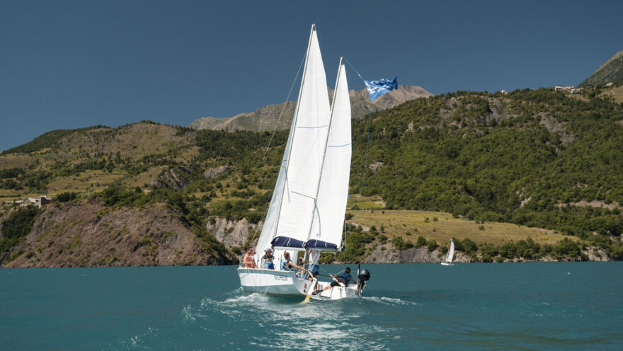 Voilier – Club Nautique Alpin ©Bluekoastrecords Voilier - Club Nautique Alpin ©Bluekoastrecords