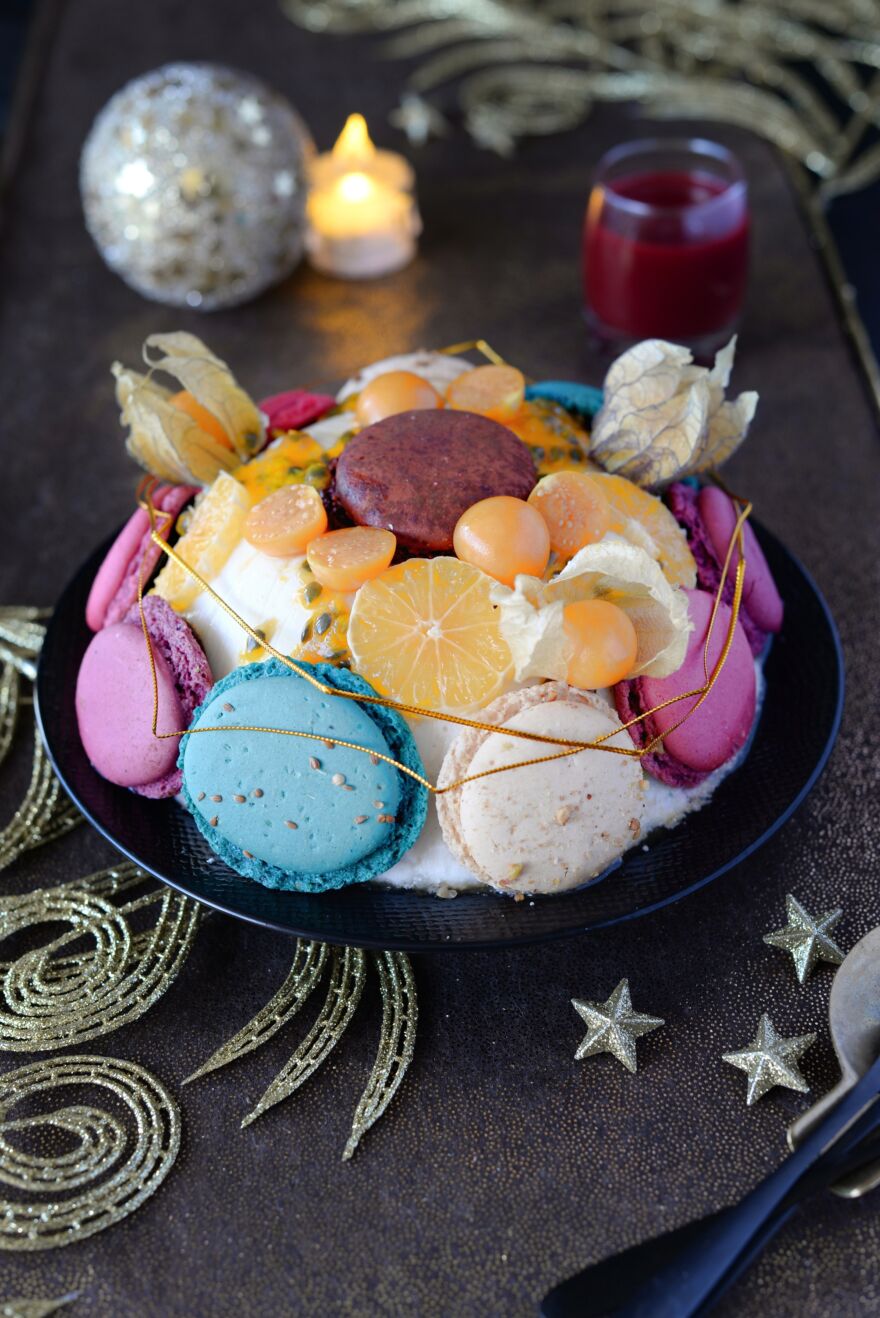 Charlotte aux litchis-crème de coco & fruits exotiques-macarons (2) Charlotte aux litchis-crème de coco & fruits exotiques-macarons (2)