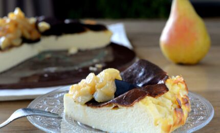 Cheese-cake basque fondant et poires rôties - Dou Fanny
