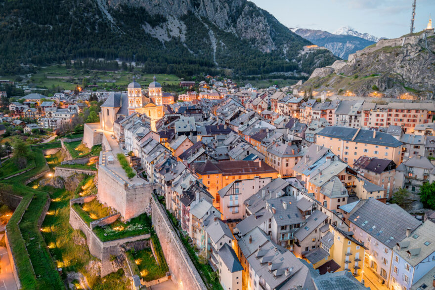 CITE VAUBAN ECLAIREE – SERRE CHEVALIER BRIANCON ©Thibault Poinas CITE VAUBAN ECLAIREE - SERRE CHEVALIER BRIANCON ©Thibault Poinas