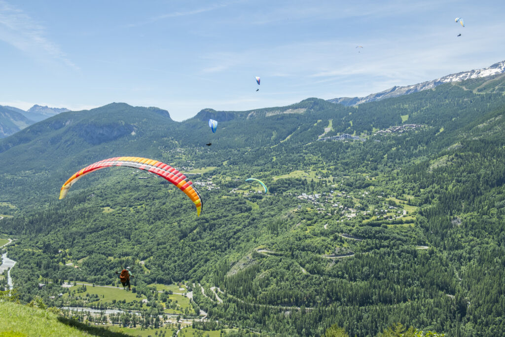 Compétition de parapente - vol de distance ©Thibaut Blais