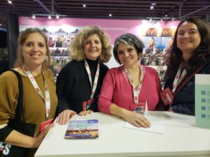 L'Agence de Développement des Hautes-Alpes (Hinatéa PERRIER à droite) est présente sur le stand du CNC Film France au Forum Séries Mania 2024 à Lille aux côtés de Caroline JULIARD (responsable du service attractivité du CNC), de Anne-Cécile CELIMON (Commission du film du Vaucluse) et de Camille FERET (Commission du film Côte d'Azur).