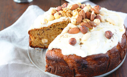 Gateau-moelleux-au-café-miel-et-mélange-de-noix-amandes-et-noisettes-web