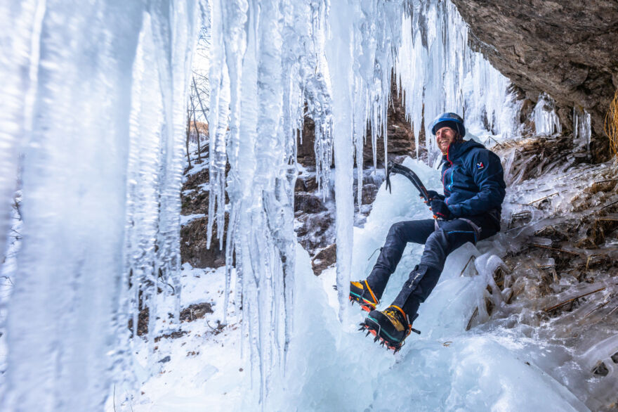 Ice_climbing_e_crins_atelier (1)