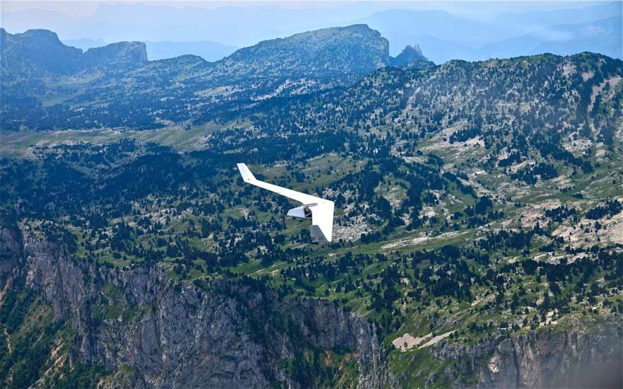 Première mondiale à l’aérodrome du chevalet à Aspres-sur-Buëch Première mondiale à l'aérodrome du chevalet à Aspres-sur-Buëch