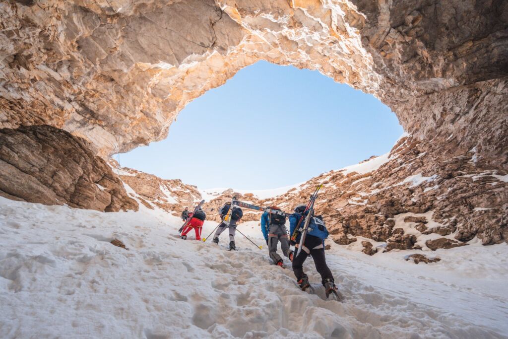 ©OT Le Dévoluy - Passage de La Traversée Héroïque lors La Grande Trace Hiver 2023