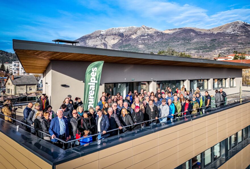Lancement SIA 2024 – Hautes-Alpes – Cédric Tempier (1) L'ensemble de la délégation des Hautes-Alpes rassemblée à la nouvelle Maison des Agriculteurs de Gap à une semaine du coup d'envoi de la 60ème édition du Salon International de l'Agriculture de Paris, le dixième pour les Hautes-Alpes depuis 2014. (© Cédric Tempier/ADDET05).