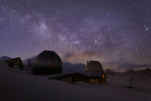 Le Queyras_observatoire-de-saint-veran-neige-nuit ©Marc Lelièvre