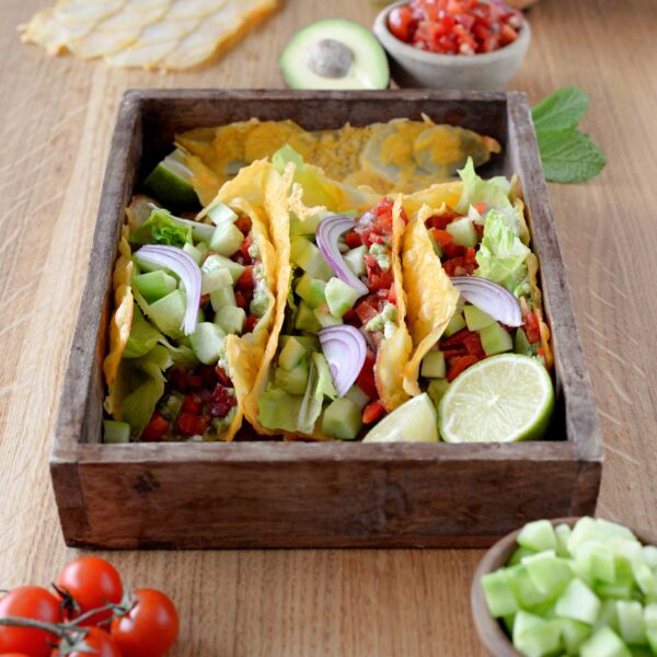 Tacos de pommes de terre, féta, avocat et crudité – Sauce mexicaine 2 Tacos de pommes de terre, féta, avocat et crudité - Sauce mexicaine 2