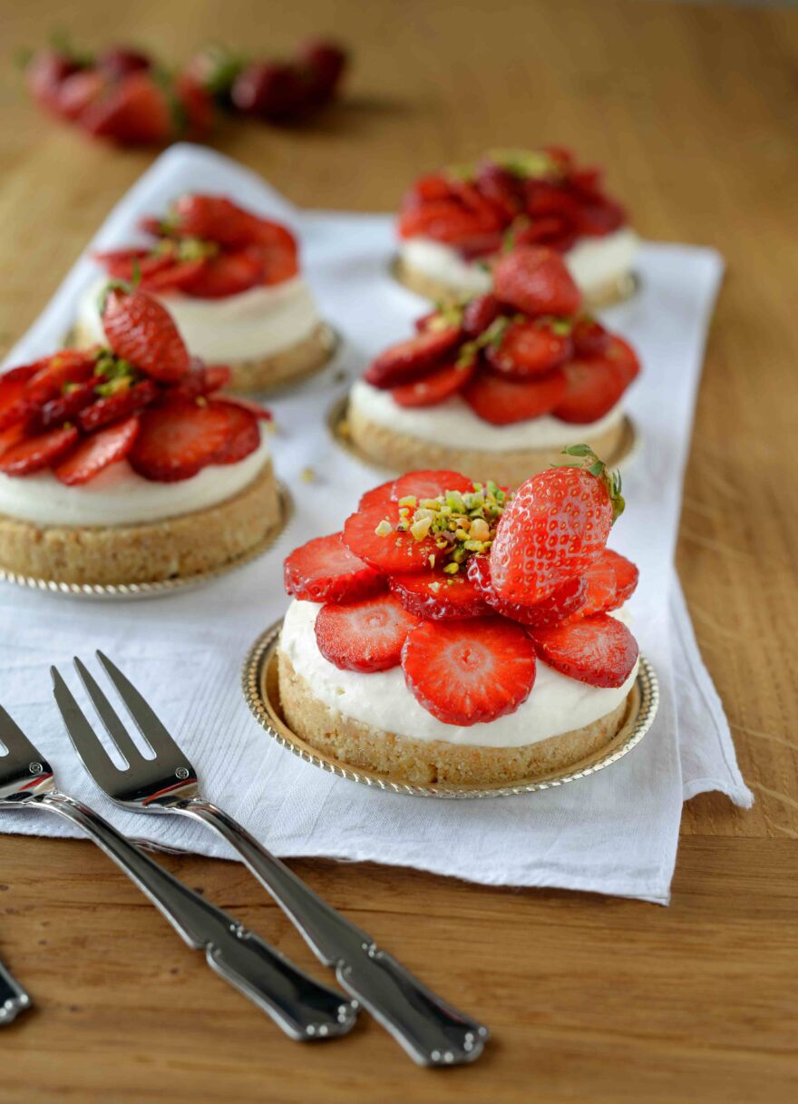Tartelettes sans cuisson aux fraises, Skyr & Eau de Rose 2 Tartelettes sans cuisson aux fraises, Skyr & Eau de Rose 2