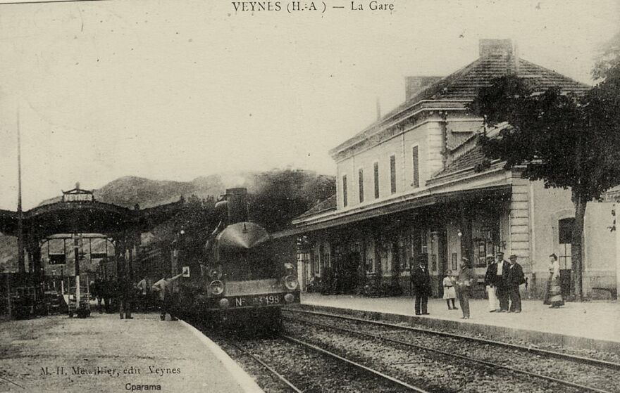 VEYNES (Hautes-Alpes) – La gare et le train – Editeur – M. H. Métaillier VEYNES (Hautes-Alpes) - La gare et le train - Editeur - M. H. Métaillier